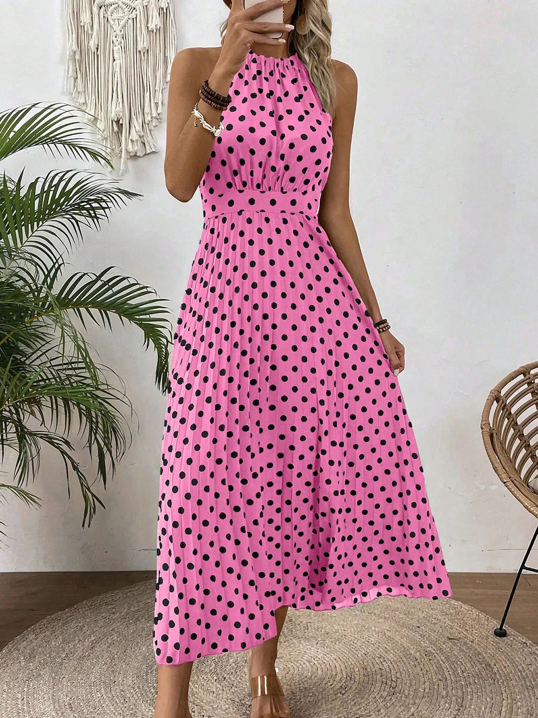 👗 50% RABATT! ⏳ Halterklänning med prickar för dam – Flödande & ledig passform – Perfekt för sommar, strand eller lata dagar – romantisk stil med retrokänsla 🌸
