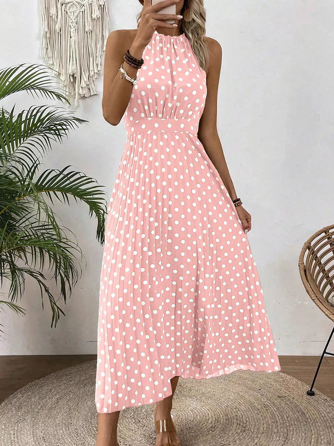 👗 50% RABATT! ⏳ Halterklänning med prickar för dam – Flödande & ledig passform – Perfekt för sommar, strand eller lata dagar – romantisk stil med retrokänsla 🌸