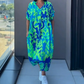 👗50% RABATT! 🌸 Elegant V-halsad Klänning med Tryck för Kvinnor – Flytande Tyg, Smickrande Passform & Perfekt för Våren ☀️