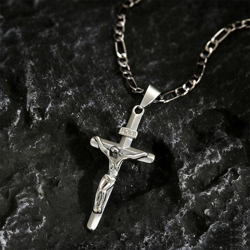 ✨ Guldkrucifixhalsband – Detaljerat INRI-motiv, justerbar figarokedja och glittrande finish 💛