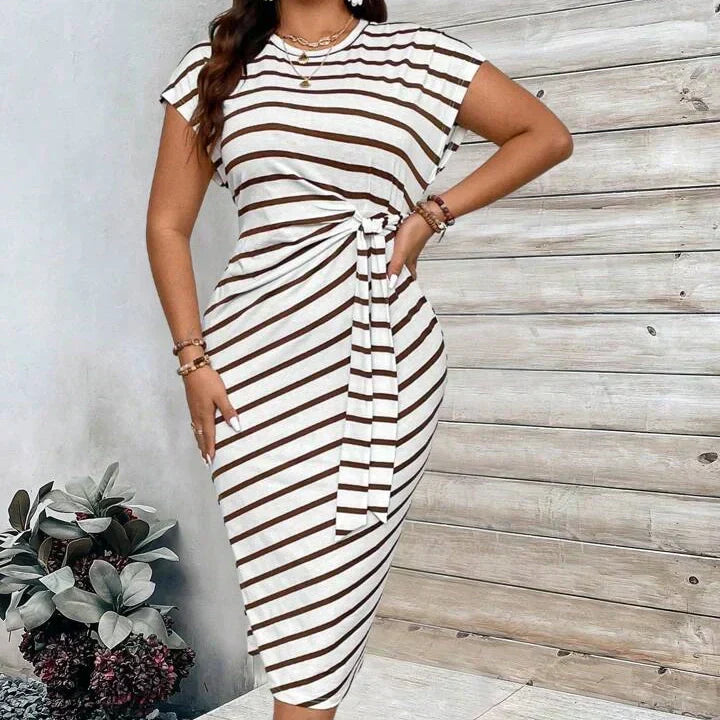 👗 50 % RABATT! 💃 Elegant klänning med knuten midja – smickrande passform, flödande tyg och perfekt för speciella tillfällen ✨