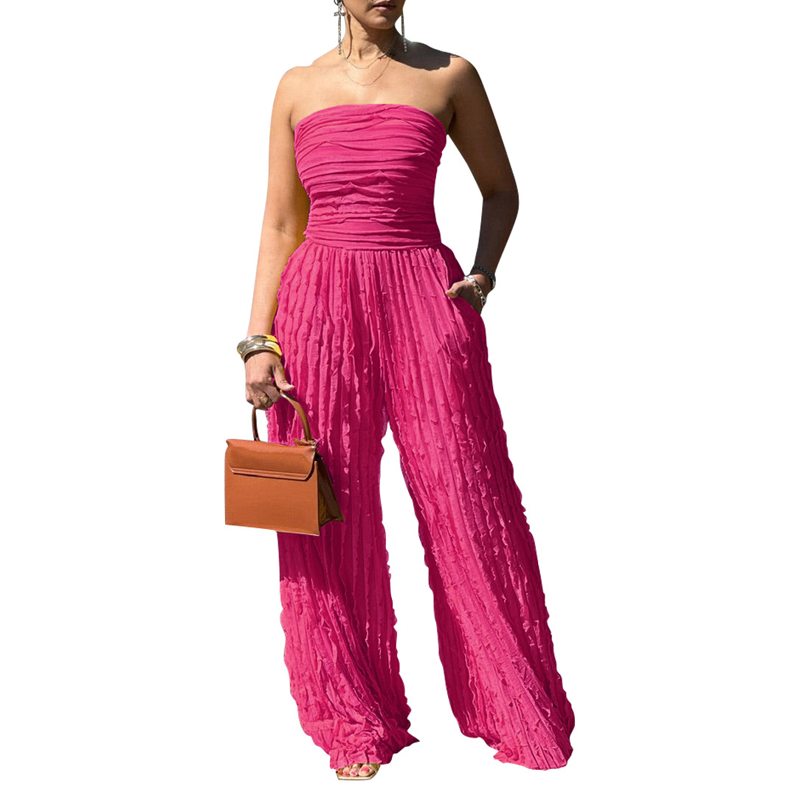 Axelbandslös krinklad jumpsuit med vida ben