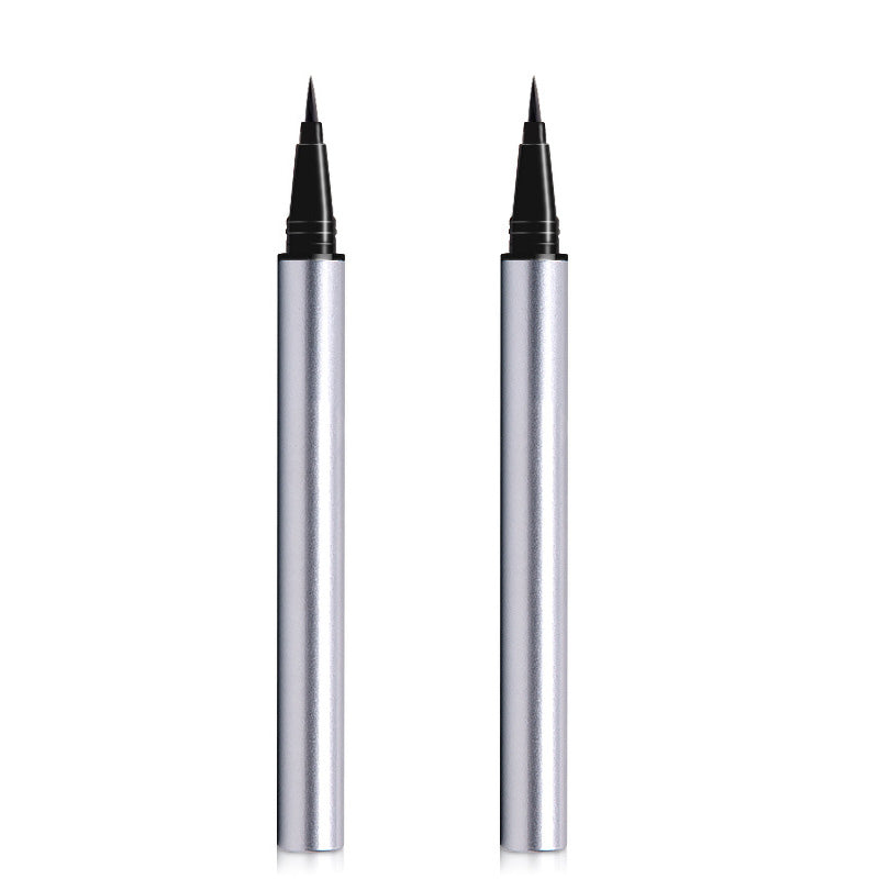 Vattentät och Silkeslen Flytande Eyeliner