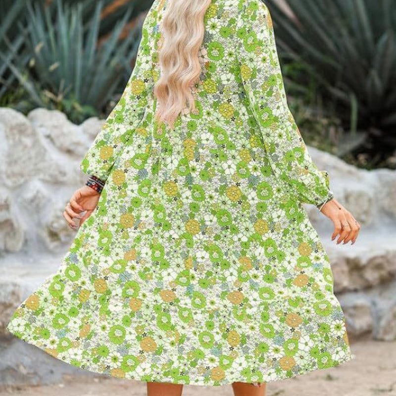 Avslappnade, lösa klänningar med blommönster för damer