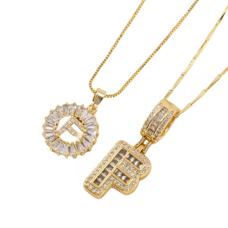 Halsband med Guld Bokstavshänge