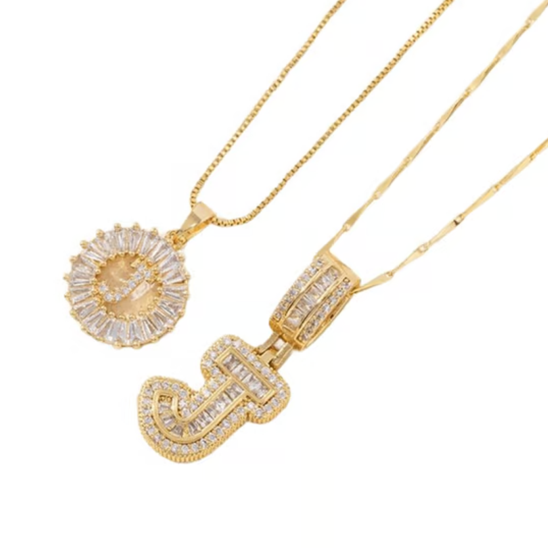 Halsband med Guld Bokstavshänge
