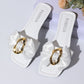 Platta Slip-in Sandaler med Rosett- och Kedjedekor