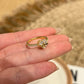 Elegant silverring med hjärtdetalj och rosett