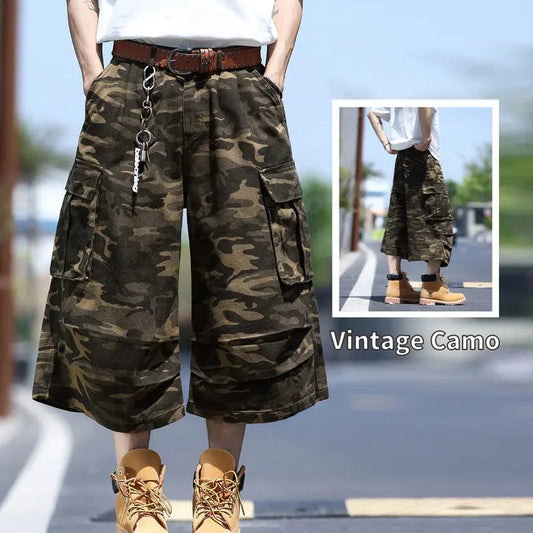 Unisex cargoshorts i kamouflage med vida ben och flera fickor